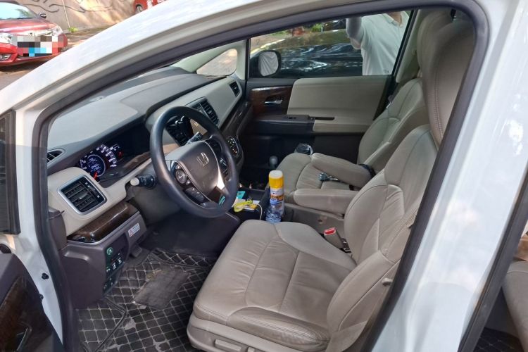 Used Honda Odyssey 2015 Revised 2.4L Luxury Edition Left Front Seat