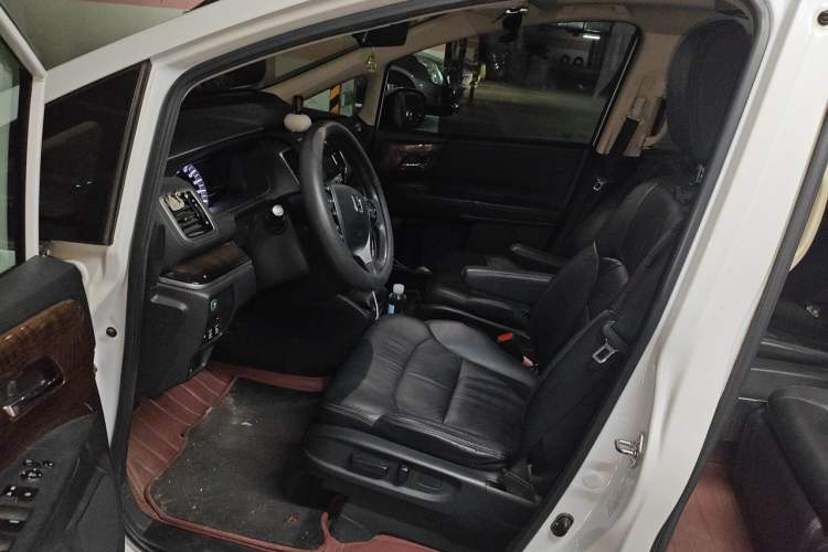 Used Honda Odyssey 2015 Revised 2.4L Luxury Edition Left Front Seat