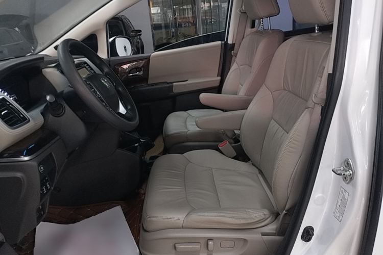 Used Honda Odyssey 2015 Revised 2.4L Luxury Edition Left Front Seat