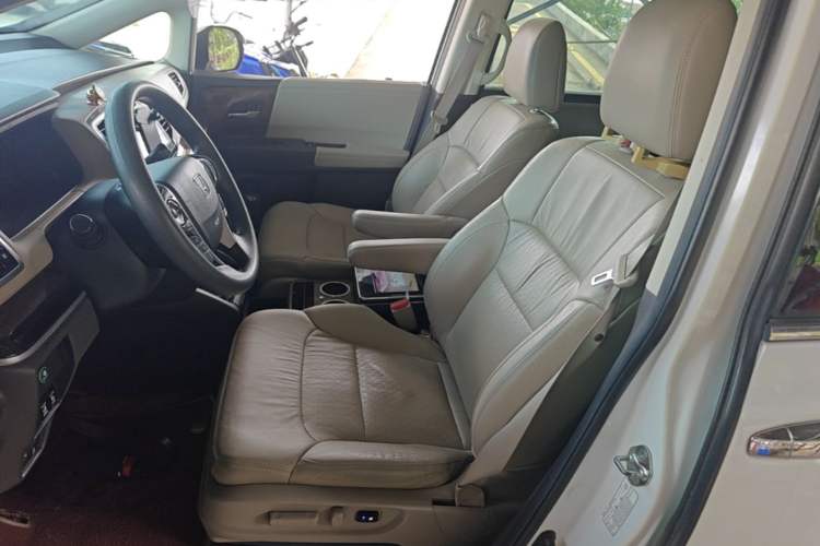 Used Honda Odyssey 2015 Revised 2.4L Luxury Edition Left Front Seat