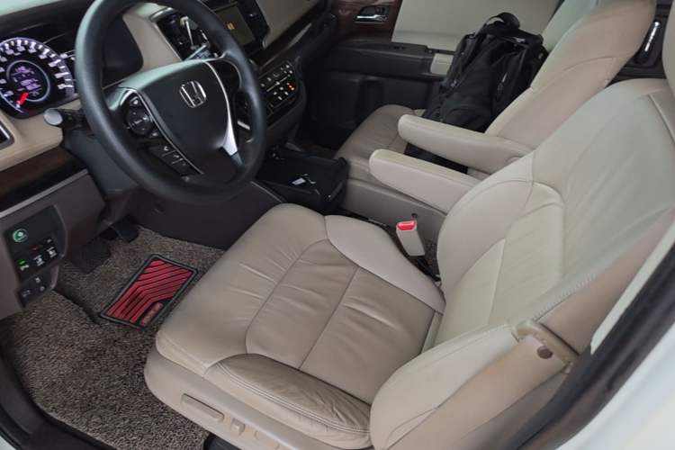Used Honda Odyssey 2015 Revised 2.4L Luxury Edition Left Front Seat