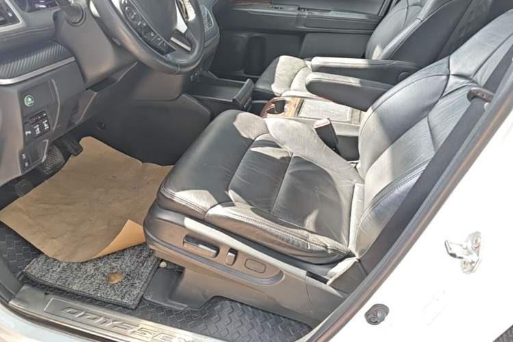 Used Honda Odyssey 2015 Updated Version 2.4L Smart Edition Left Front Seat