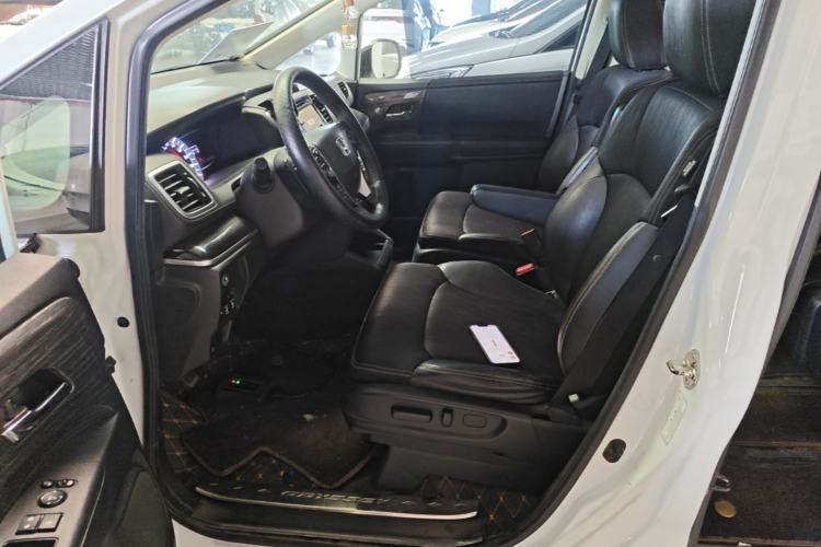 Used Honda Odyssey 2015 Updated 2.4L Smart Cool Version Left Front Seat
