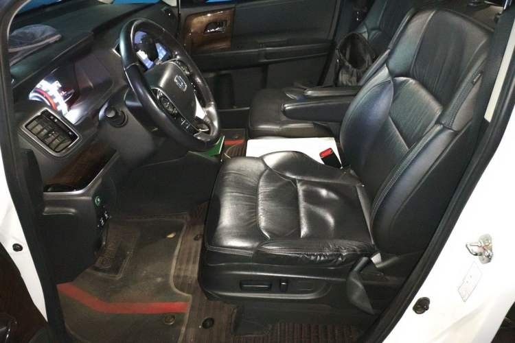 Used Honda Odyssey 2015 Updated Version 2.4L Smart Edition Left Front Seat
