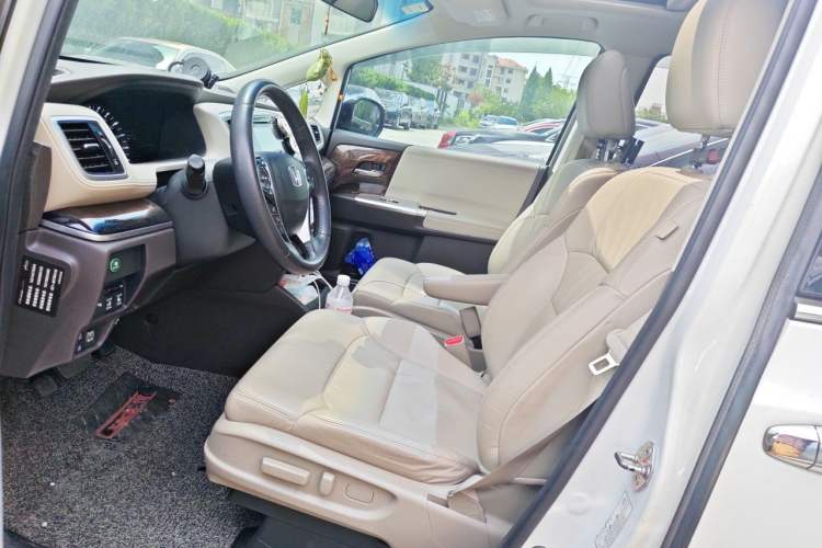 Used Honda Odyssey 2015 Updated Version 2.4L Smart Edition Left Front Seat