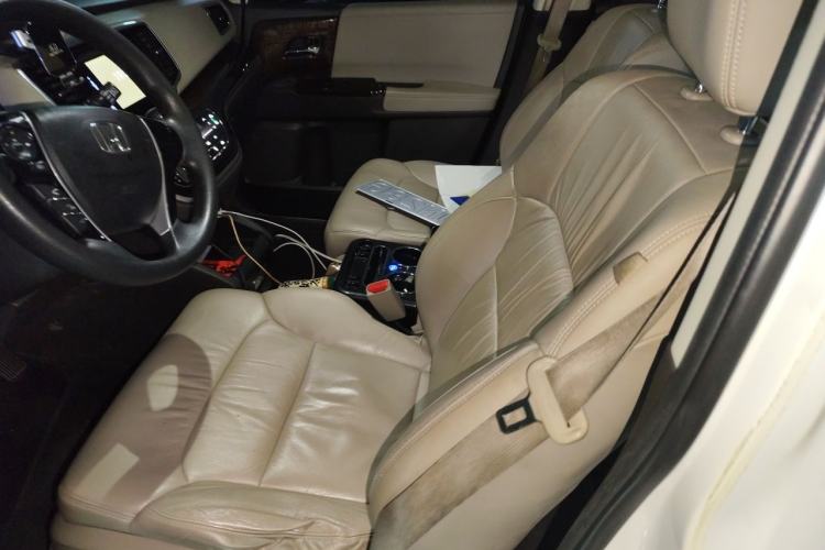 Used Honda Odyssey 2015 Revised 2.4L Luxury Edition Left Front Seat