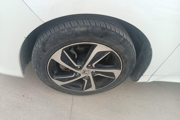 Used Honda Odyssey 2015 2.4L Luxury Edition Left Front Wheel Hub