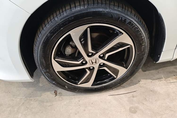 Used Honda Odyssey 2015 2.4L Smart Edition Left Front Wheel Hub
