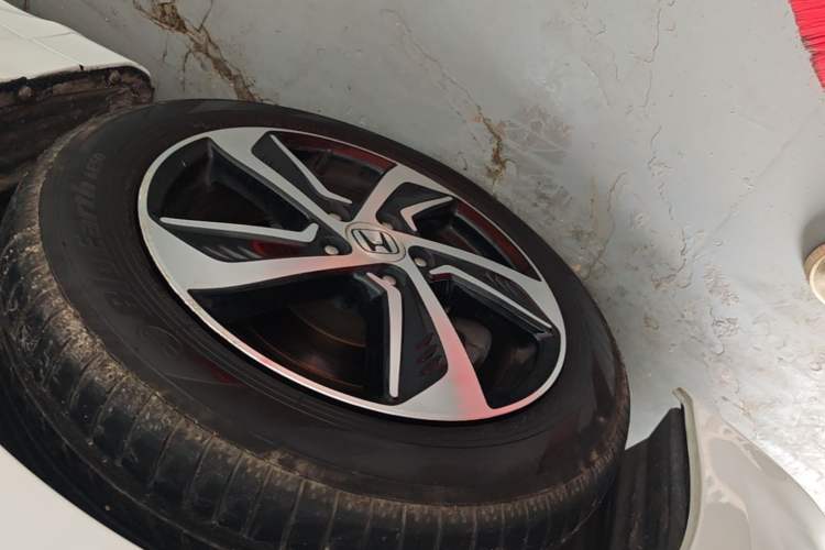 Used Honda Odyssey 2015 Updated Version 2.4L Smart Edition Left Front Wheel Hub