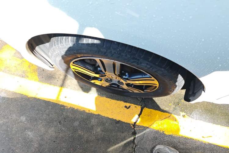 Used Honda Odyssey 2015 2.4L Comfort Edition Left Front Wheel Hub