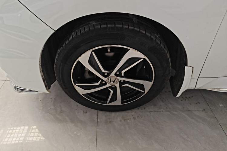 Used Honda Odyssey 2015 Updated 2.4L Smart Cool Version Left Front Wheel Hub
