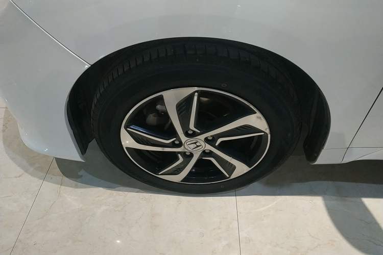 Used Honda Odyssey 2015 Revised 2.4L Luxury Edition Left Front Wheel Hub