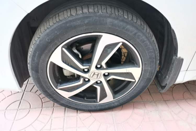 Used Honda Odyssey 2015 Revised Version 2.4L Supreme Edition Left Front Wheel Hub