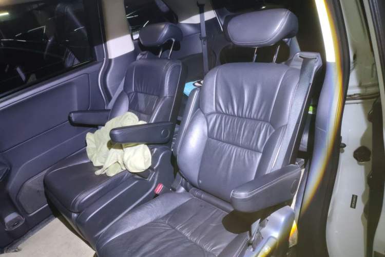 Used Honda Odyssey 2015 Updated Version 2.4L Smart Edition Left Rear Seat