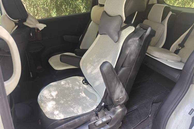 Used Honda Odyssey 2015 Updated Version 2.4L Smart Edition Left Rear Seat