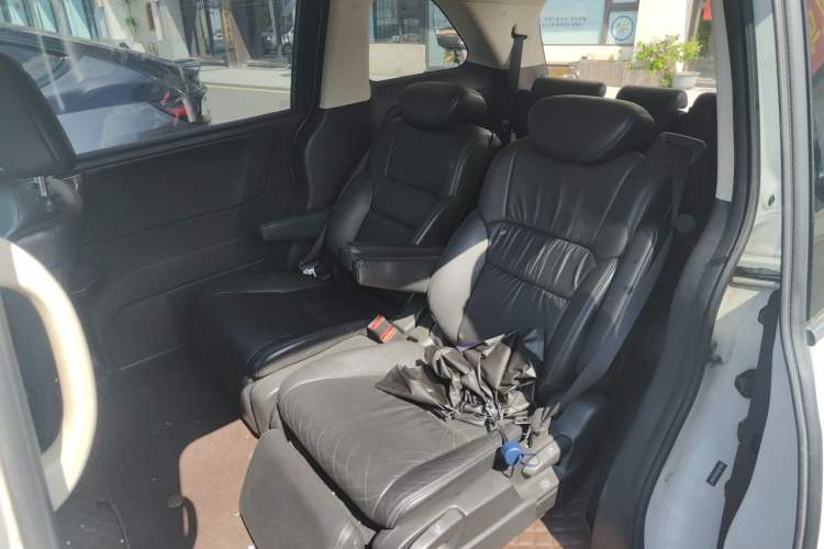 Used Honda Odyssey 2015 Updated Version 2.4L Smart Edition Left Rear Seat