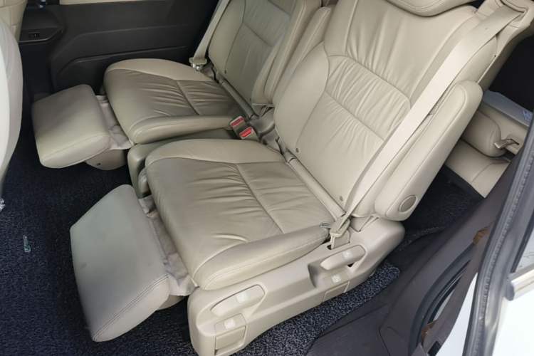 Used Honda Odyssey 2015 Updated Version 2.4L Smart Edition Left Rear Seat
