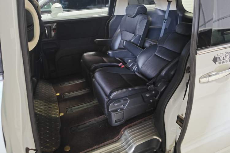 Used Honda Odyssey 2015 Updated 2.4L Smart Cool Version Left Rear Seat