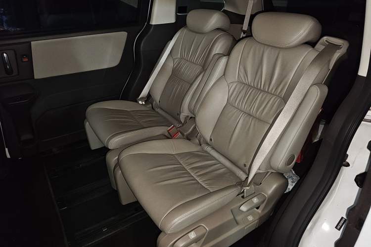 Used Honda Odyssey 2015 Revised 2.4L Luxury Edition Left Rear Seat