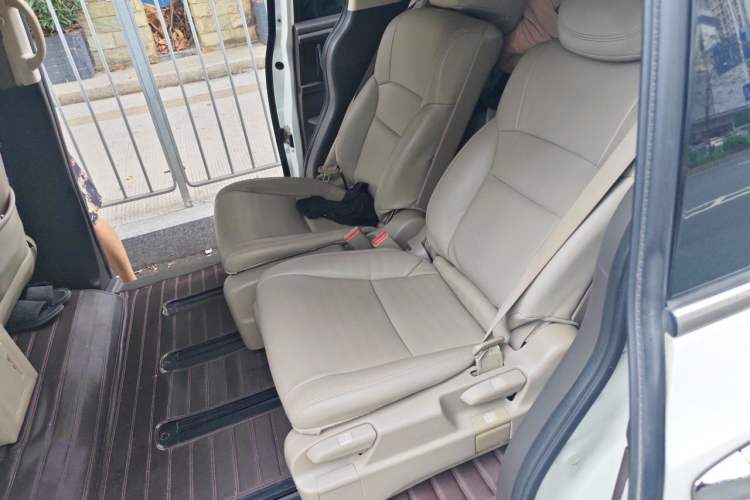Used Honda Odyssey 2015 2.4L Comfort Edition Left Rear Seat