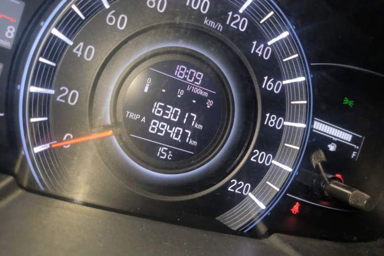 Used Honda Odyssey 2015 Updated Version 2.4L Smart Edition Odometer Close Up