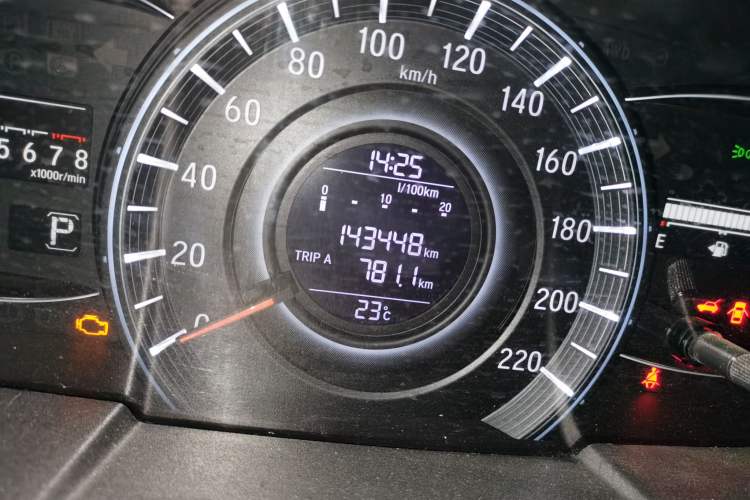 Used Honda Odyssey 2015 2.4L Smart Edition Odometer Close Up
