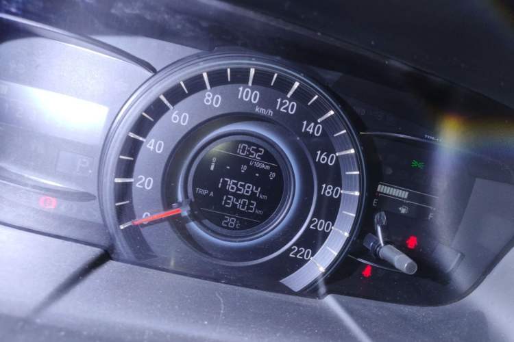 Used Honda Odyssey 2015 Updated Version 2.4L Smart Edition Odometer Close Up