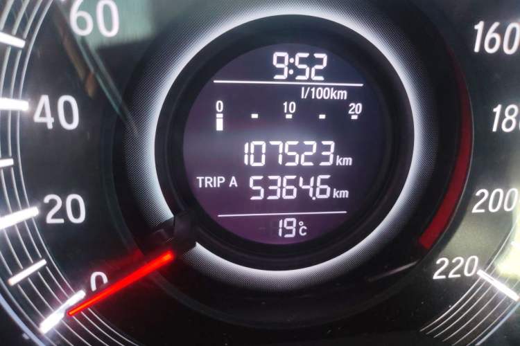 Used Honda Odyssey 2015 Updated Version 2.4L Smart Edition Odometer Close Up