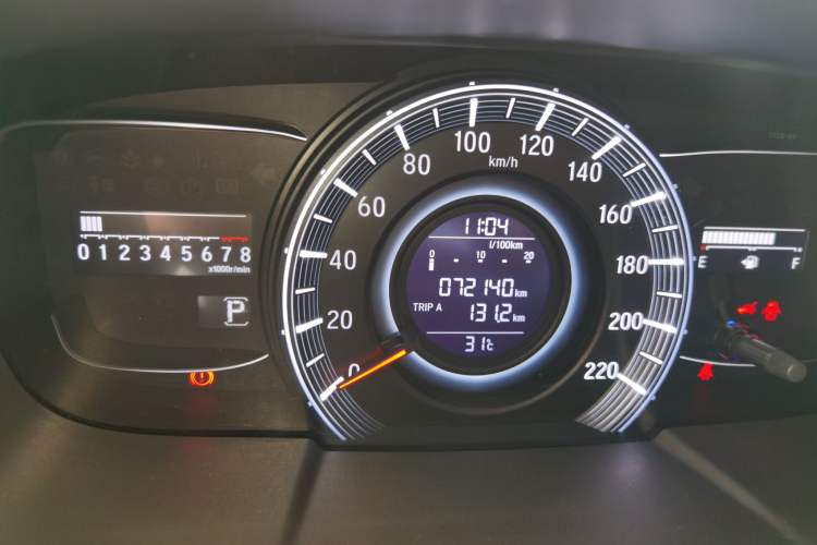 Used Honda Odyssey 2015 Updated Version 2.4L Smart Edition Odometer Close Up