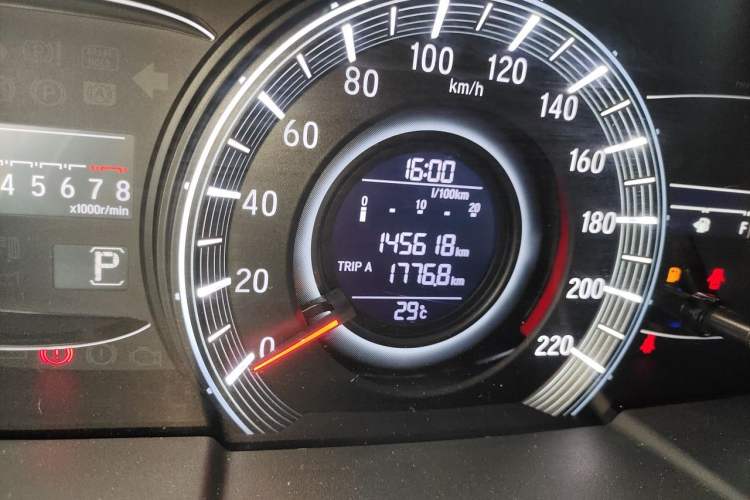 Used Honda Odyssey 2015 Revised 2.4L Luxury Edition Odometer Close Up