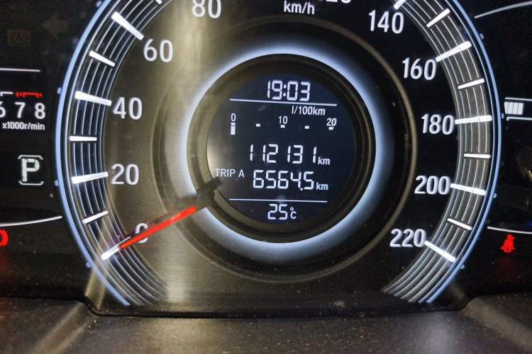 Used Honda Odyssey 2015 2.4L Luxury Edition Odometer Close Up
