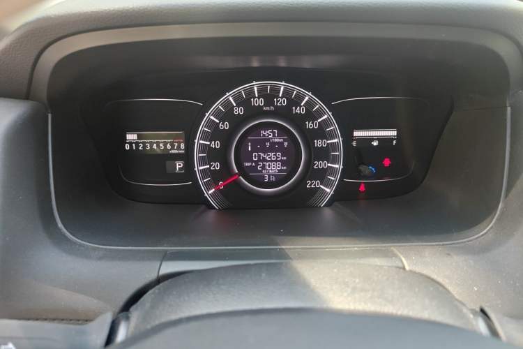 Used Honda Odyssey 2015 Updated Version 2.4L Smart Edition Odometer Close Up