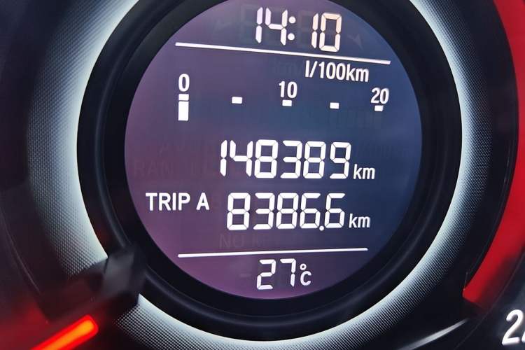 Used Honda Odyssey 2015 Updated Version 2.4L Smart Edition Odometer Close Up