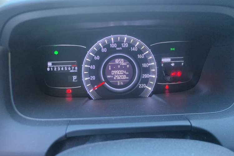 Used Honda Odyssey 2015 Updated Version 2.4L Smart Edition Odometer Close Up