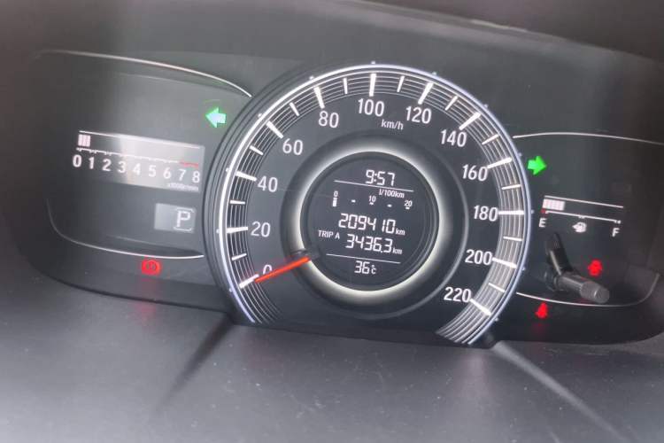 Used Honda Odyssey 2015 2.4L Luxury Edition Odometer Close Up