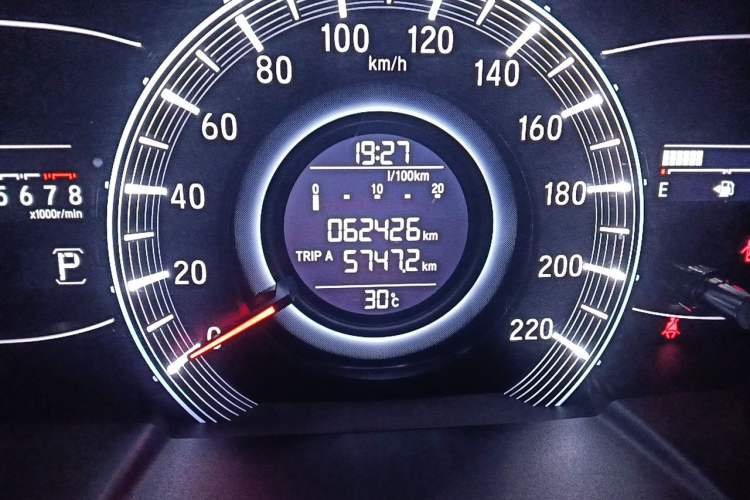 Used Honda Odyssey 2015 Updated Version 2.4L Smart Edition Odometer Close Up