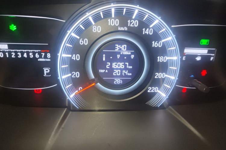 Used Honda Odyssey 2015 2.4L Luxury Edition Odometer Close Up