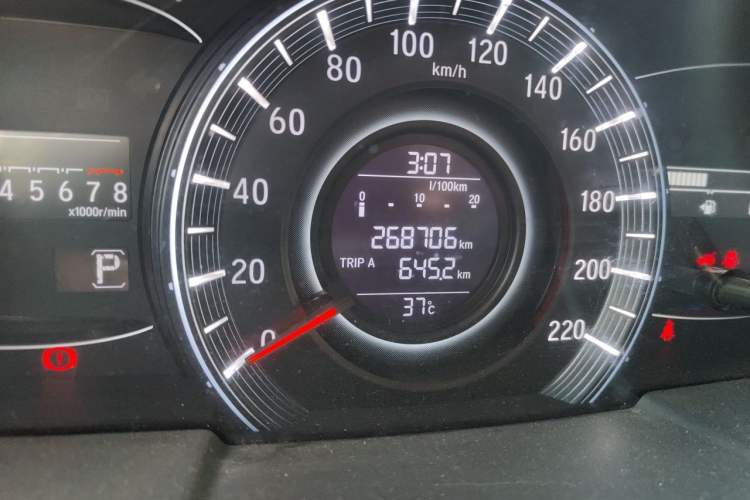 Used Honda Odyssey 2015 Updated Version 2.4L Smart Edition Odometer Close Up