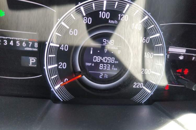 Used Honda Odyssey 2015 2.4L Smart Edition Odometer Close Up