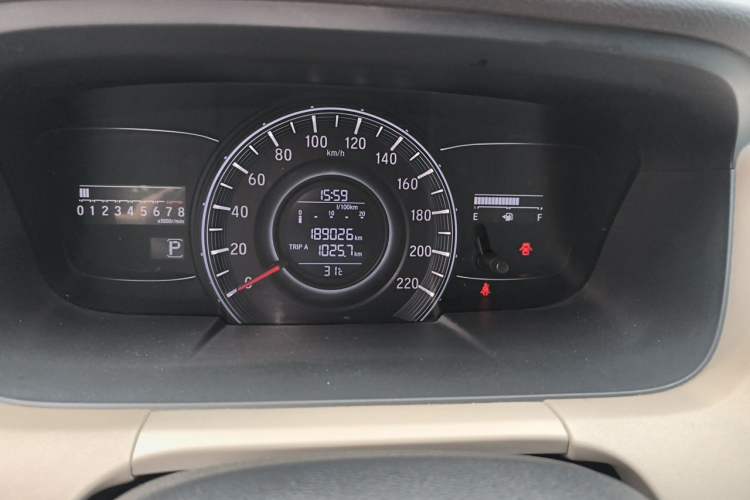 Used Honda Odyssey 2015 2.4L Smart Edition Odometer Close Up