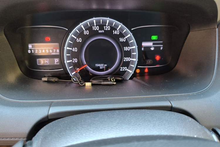 Used Honda Odyssey 2015 2.4L Supreme Edition Odometer Close Up