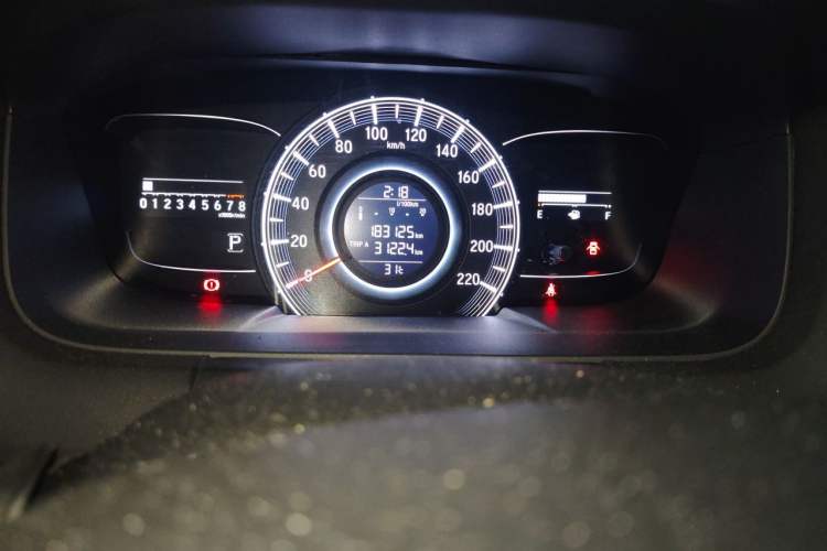 Used Honda Odyssey 2015 2.4L Smart Edition Odometer Close Up