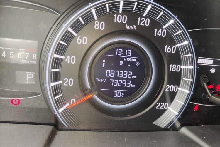 Used Honda Odyssey 2015 2.4L Smart Edition Odometer Close Up