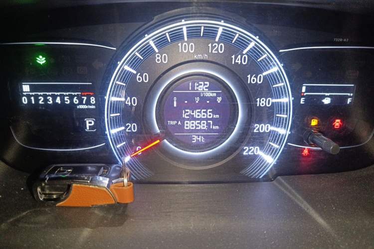 Used Honda Odyssey 2015 Revised 2.4L Luxury Edition Odometer Close Up