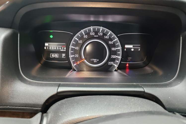 Used Honda Odyssey 2015 2.4L Supreme Edition Odometer Close Up