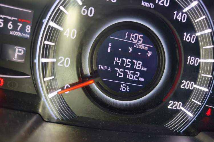 Used Honda Odyssey 2015 Revised 2.4L Luxury Edition Odometer Close Up