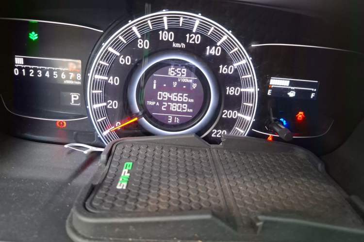 Used Honda Odyssey 2015 Revised 2.4L Luxury Edition Odometer Close Up