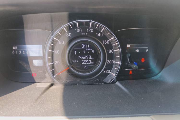 Used Honda Odyssey 2015 Revised 2.4L Luxury Edition Odometer Close Up