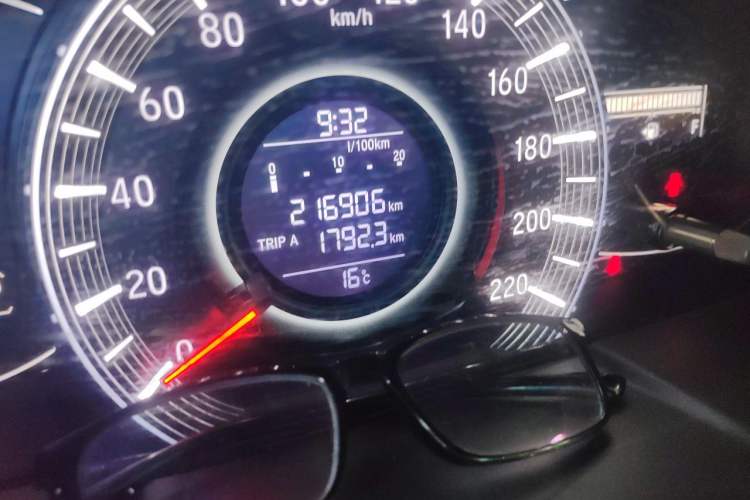 Used Honda Odyssey 2015 Updated Version 2.4L Smart Edition Odometer Close Up