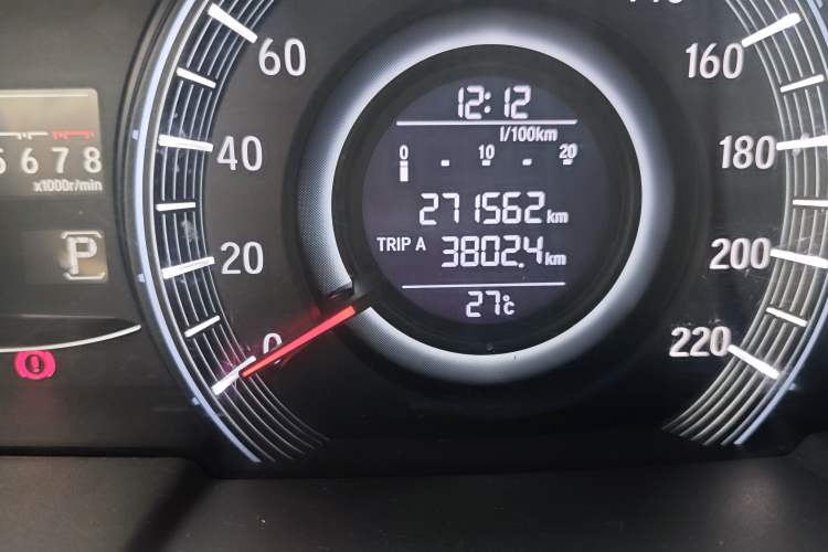 Used Honda Odyssey 2015 2.4L Smart Edition Odometer Close Up